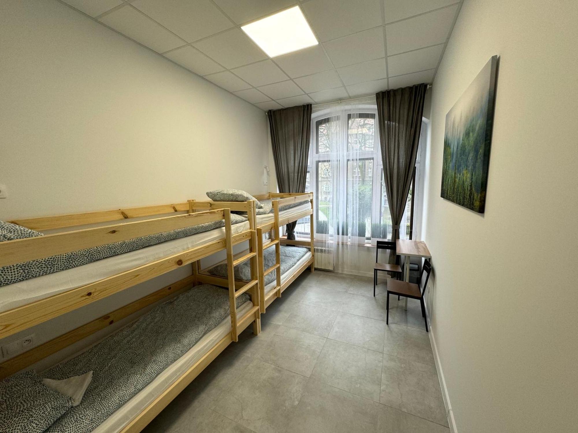 Green Hostel Katowice - 24H Parking Extérieur photo