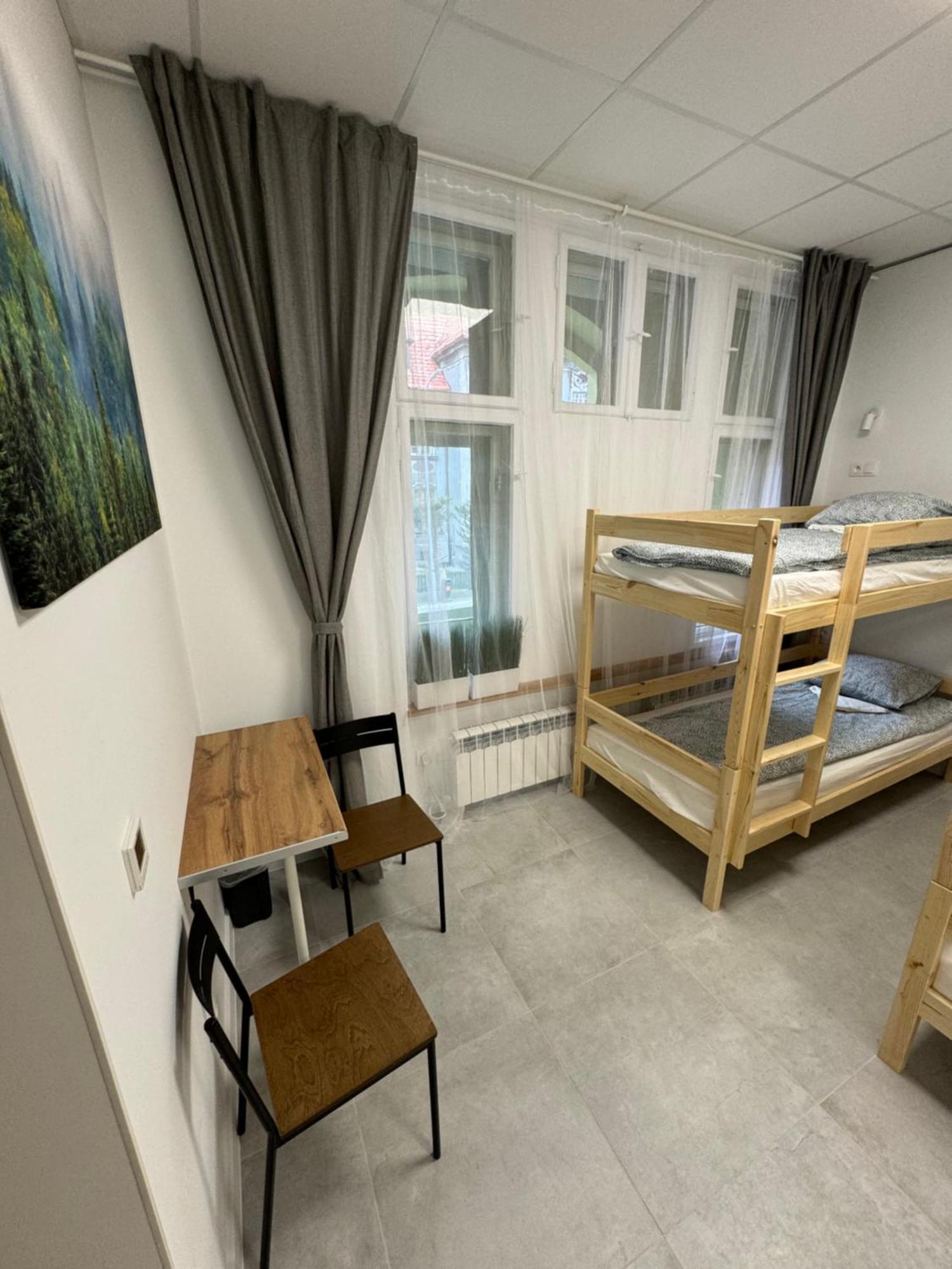 Green Hostel Katowice - 24H Parking Extérieur photo